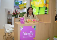Friendly Organic Food, exportadores de banano orgánico de Ecuador. Jacqueline Teran es copropietaria de la empresa con su esposo.